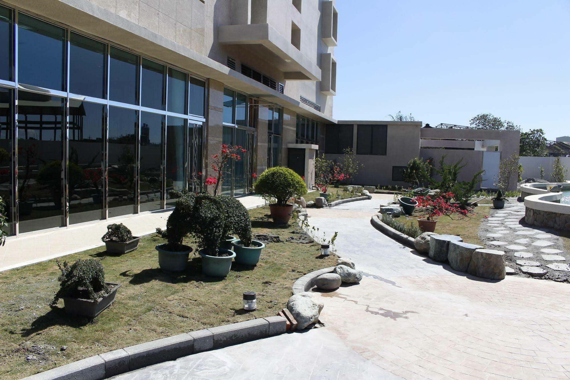 Naruwan Galaxy Hotel T'ai-tung Exterior foto